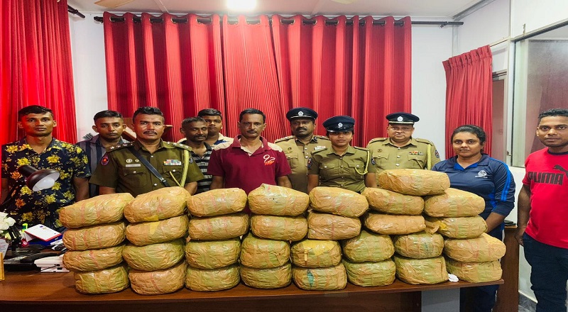 கிளிநொச்சி பாரதிபுரம் பிரதேசத்தில் ஒரு கோடி 32 லட்சம் பெறுமதியான கேரள கஞ்சா உடமையில் வைத்திருந்த பெண் ஒருவர் கைது