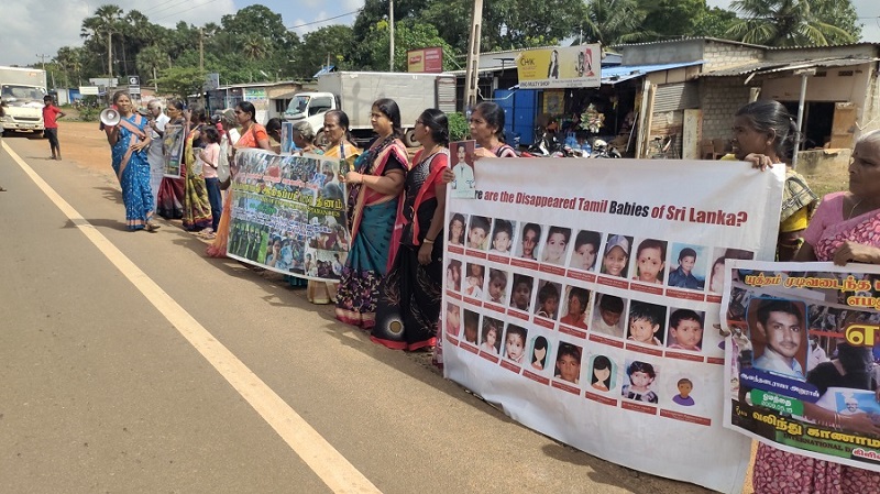 கிளிநொச்சியில் வடக்கு கிழக்கு வலிந்து காணாமல் ஆக்கப்பட்டோரின் உறவுகள் போராட்டம்!