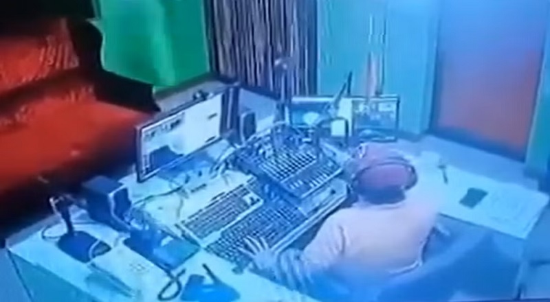 நேரலையின் போது சுட்டுக்கொல்லப்பட்ட ஊடகவியலாளர்