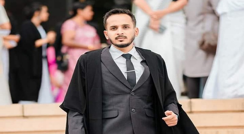 உயர் நீதிமன்ற சட்டத்தரணியாக பதவிப் பிரமாணம் செய்துகொள்ளும் வாடியதன்னை கிராம இளைஞன்