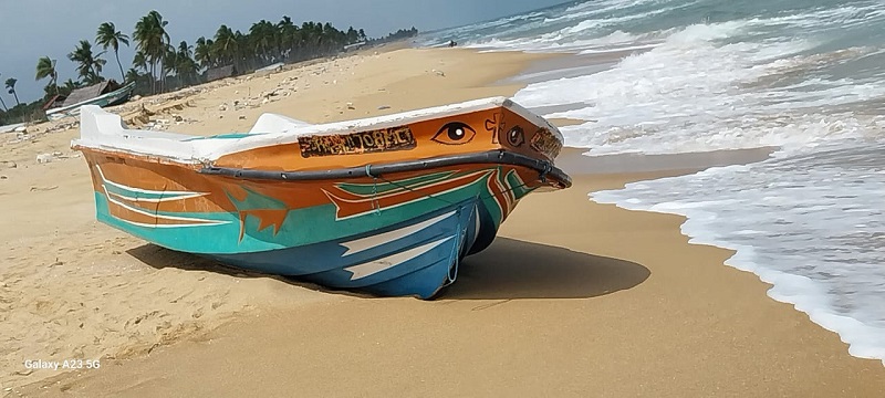 யாழ். வடமராட்சி கிழக்கில் இன்றும் கரையொதுங்கியுள்ள ஒரு  சந்தேகத்திற்கிடமான பொருள்!