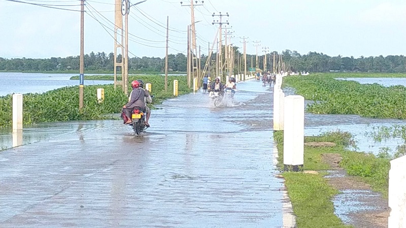 அம்பாறையில் அடைமழை: மக்களின் இயல்பு வாழ்க்கை பாதிப்பு