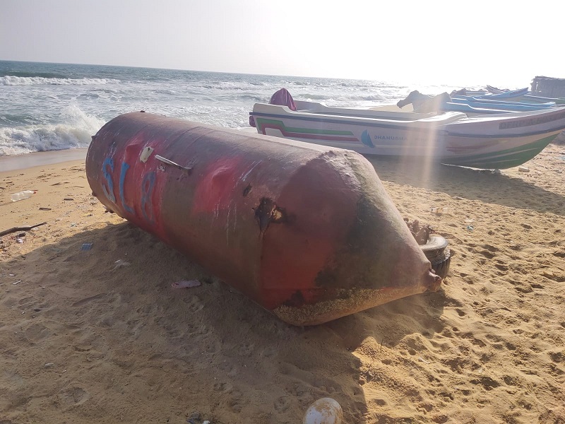 யாழ். கடற்கரையில் தொடர்ந்து கரையொதுங்கும் மர்மப் பொருட்கள்! பீதியில் மக்கள்