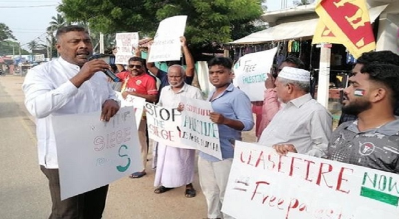 இஸ்ரேலுக்கு எதிர்ப்பு தெரிவித்து கிண்ணியாவில் ஆர்ப்பாட்டம்