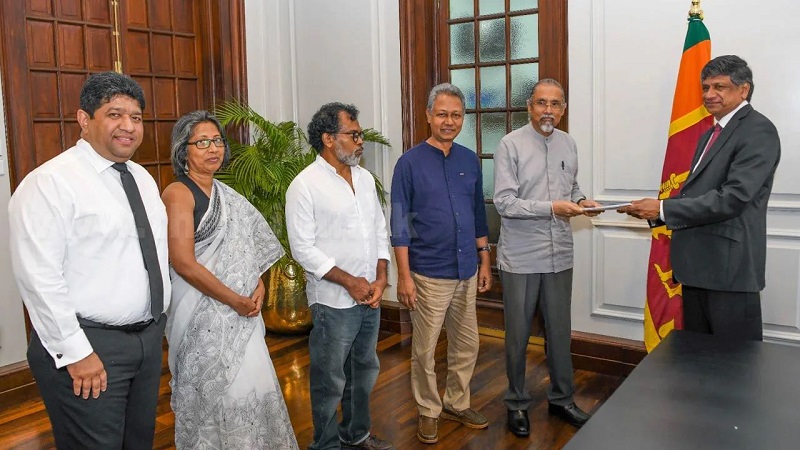 ஜனாதிபதி செயலாளரிடம் கையளிக்கப்பட்ட சட்ட வரைபு!