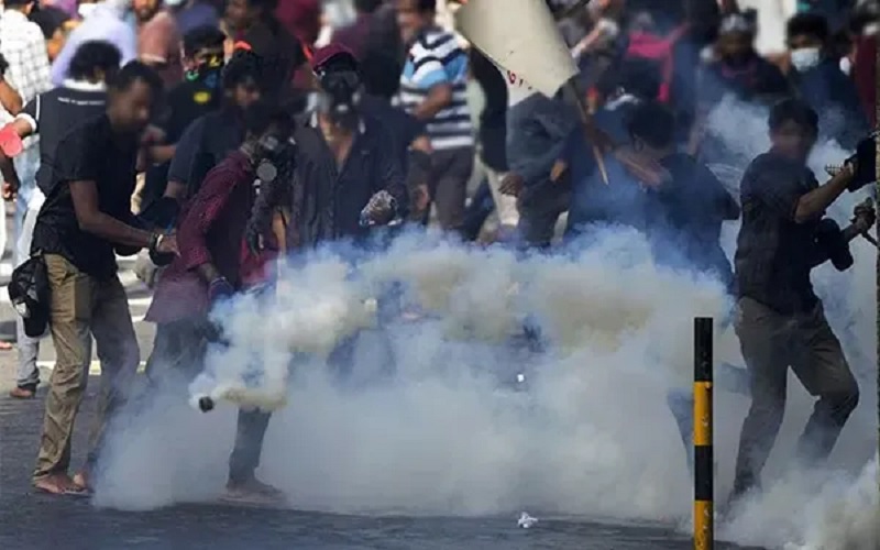 ஶ்ரீ ஜயவர்தனபுர பல்கலைக்கழகத்திற்கு அருகே பதற்றம் - கண்ணீர்ப்புகைத் தாக்குதல்!