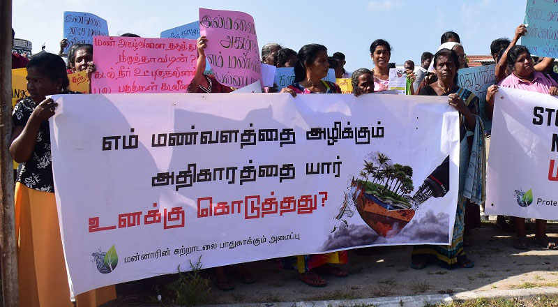 மன்னாரில் அபிவிருத்தி என்ற பேரில் தீவை முற்றாக அழிக்கும் செயற்பாடே! வீதிக்கு இறங்கிய மக்கள்