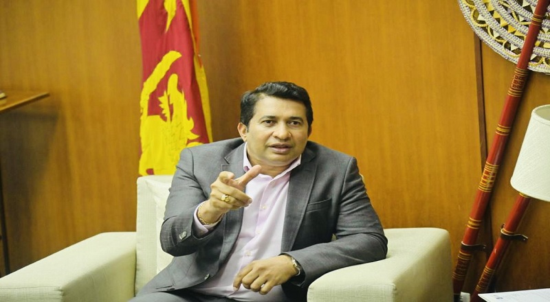 அரசியலை விட்டு விலகி நாட்டுக்கு  முன்னுதாரணமாக விளங்கத் தயார் - ரொஷான் ரணசிங்க