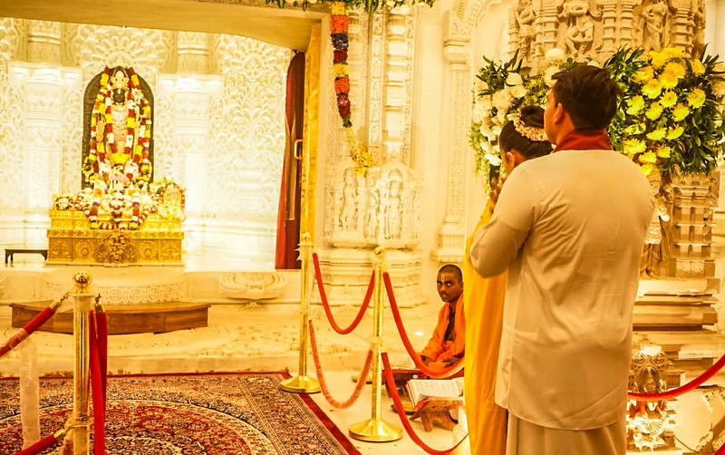 அயோத்தி ராமர் கோவிலில் தரிசனம் செய்த நாமல் ராஜபக்ச!