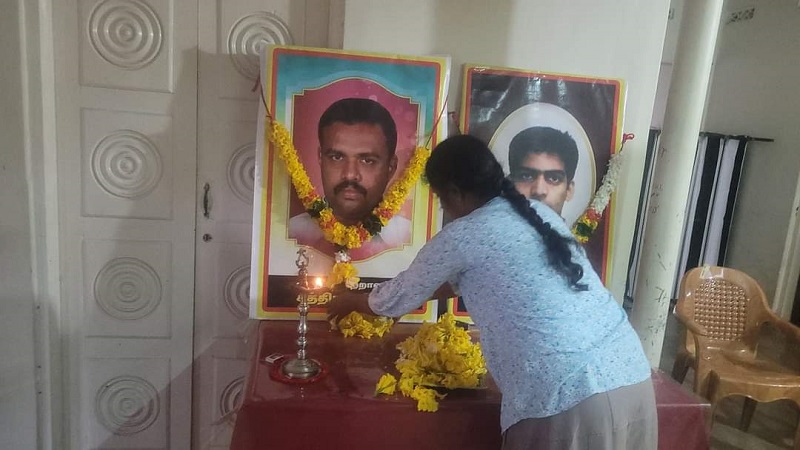 யுத்த சூனிய பகுதிக்குள் நடத்தப்பட்ட தாக்குதலில் கொல்லப்பட்ட தமிழ் ஊடகவியலாளருக்கு அஞ்சலி!