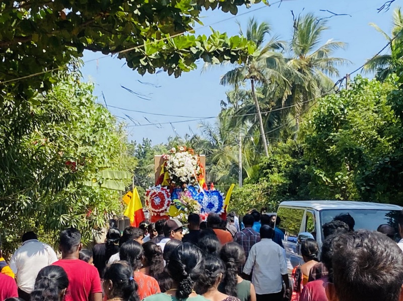 தலைவர் பிரபாகரனின் இல்லத்திற்கு எடுத்துச் செல்லப்படும் சாந்தனின் வித்துடல்!