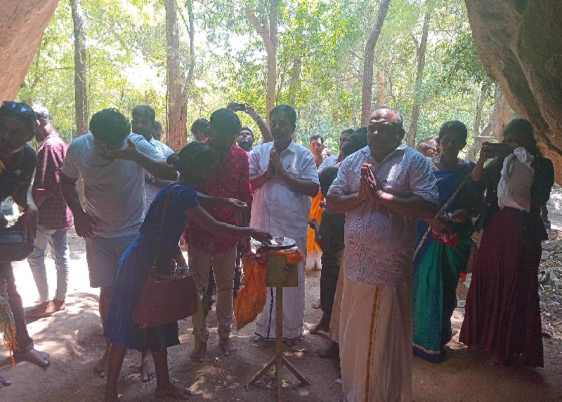 பெரும் போராட்டத்திற்கு மத்தியில் வெடுக்குநாறி மலைக்கு வழிபாட்டிற்கு அனுமதி!