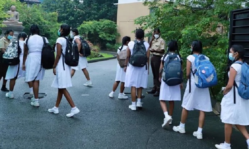 பாடசாலை மாணவிகளுக்கு கிடைக்கவுள்ள சலுகை: அமைச்சரவை ஒப்புதல்