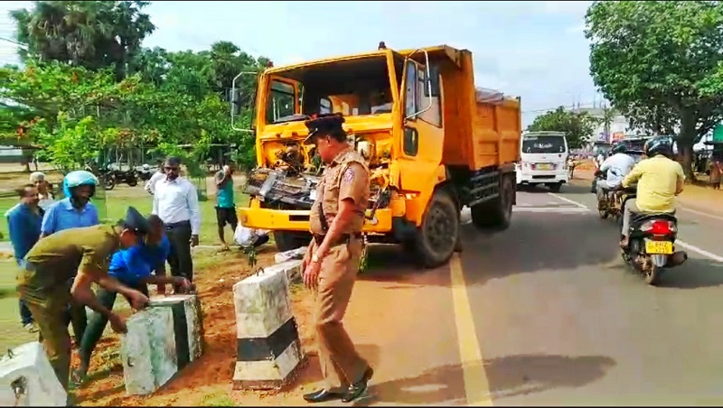 ஜனாதிபதி கலந்துகொள்ளும் நிகழ்வு இடம்பெறும் பகுதியில் விபத்து! வாகன நெரிசலை கட்டுப்படுத்த பொலிசார் தீவிரம்