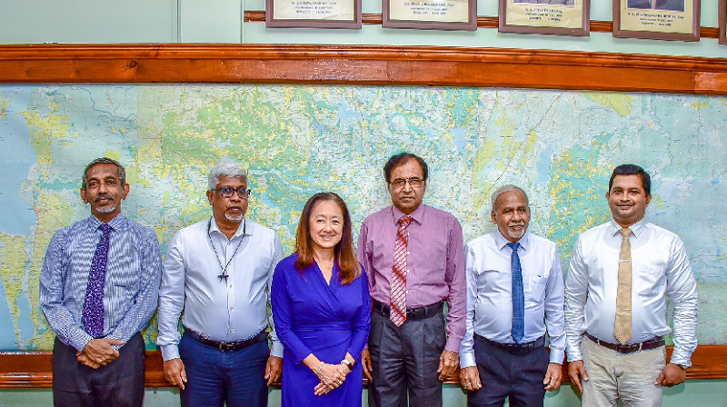 தேர்தல் ஆணைக்குழுவை அவசரமாக சந்தித்த அமெரிக்க தூதுவர்!