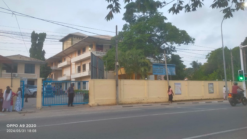 காதல் விவகாரம்  அலரி விதை உட்கொண்ட யுவதிக்கு நேர்ந்த கதி