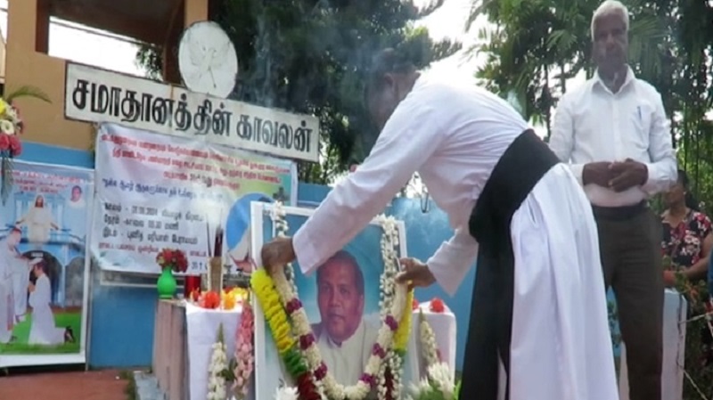 இந்திய இராணுவ தாக்குதலில் உயிரிழந்த கத்தோலிக்க பாதிரியாருக்கு அஞ்சலி
