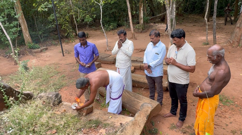 புலனாய்வாளர்களின் கண்காணிப்பிற்கு மத்தியில் குருந்தூர் மலையில் வழிபாடு!
