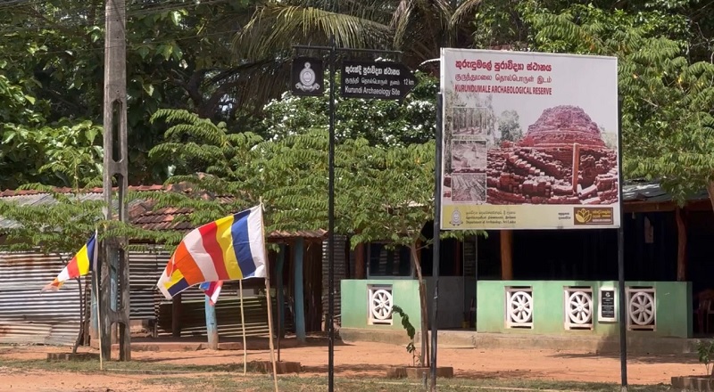 பலத்த பாதுகாப்புடன் குருந்தூர் மலையை நோக்கி நகரும் பிக்குகள் அணி