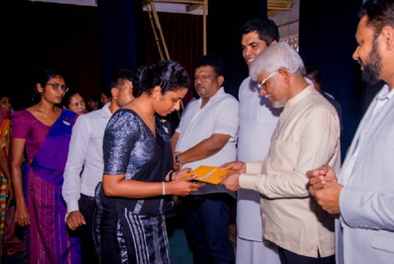 கல்வியின் முக்கியத்துவத்தை உணர்ந்தவர் ரணில்! ஆளுநர் பாராட்டு