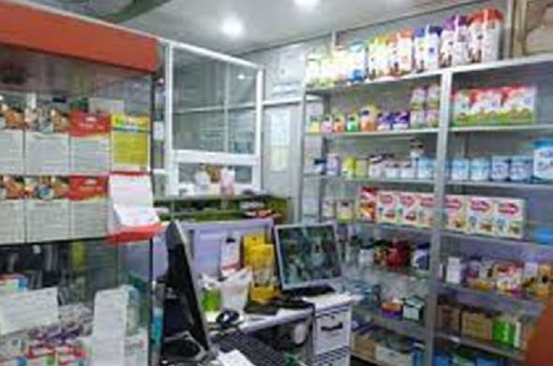 சோதனையிட சென்ற அதிகாரிகளை பூட்டி வைத்து அச்சுறுத்திய உரிமையாளர்!