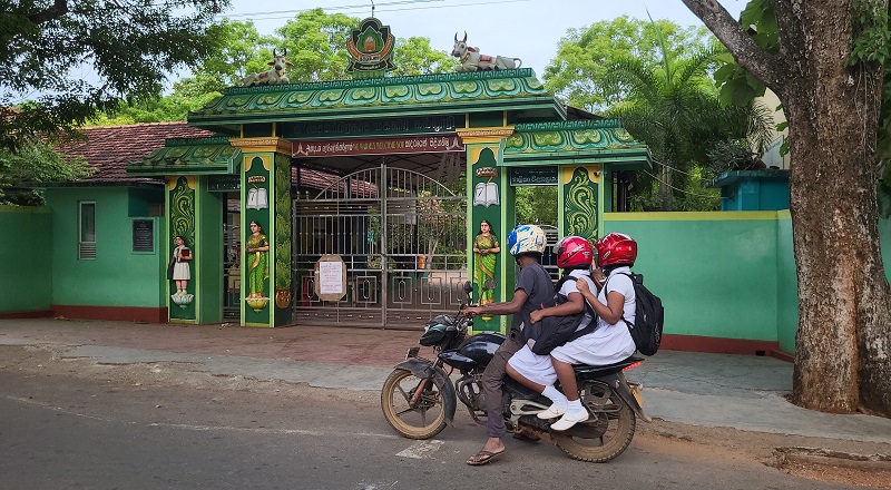 ஆசிரியர்களின் தொழிற்சங்க போராட்டத்தினால் பாடசாலைகளுக்கு மாணவர் வரவு குறைவு