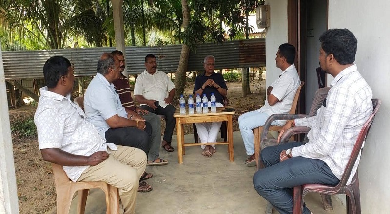கிளிநொச்சியில் கரைச்சி தவிசாளருடன் வர்த்தகர் சங்க பிரதிநிதிகளை சந்தித்த சுமந்திரன்!