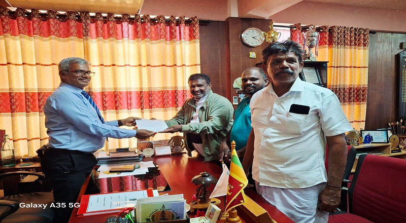 மன்னாரில் காற்றாலை அமைக்க தேவையான உபகரணங்களை  கொண்டு வரும் நடவடிக்கையை உடன் நிறுத்துங்கள்..