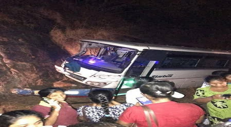 கார்மென்ஸ் தொழிலாளர்களை ஏற்றிச்சென்ற பஸ் விபத்து, பலர் காயம்!