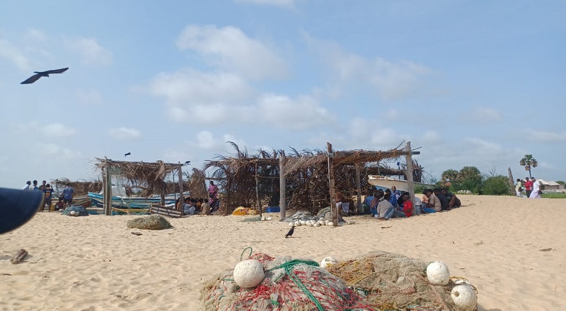 வடமராட்சி கடலில் மாயமான 4 மீனவர்கள்: 20 படகுகளில் தீவிர தேடுதல் வேட்டை!