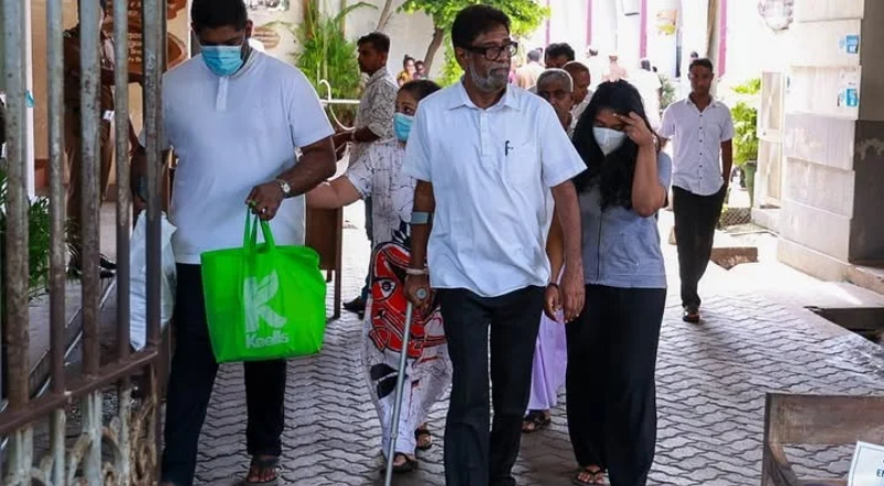 கெஹெலிய ரம்புக்வெல்ல உள்ளிட்ட நால்வருக்கு பிணை! வெளிநாடு செல்லவும் நீதிமன்றம் தடை
