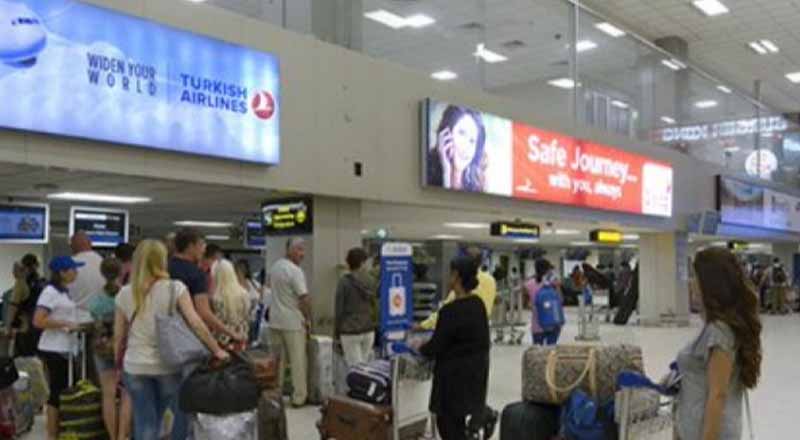 கண்ணீருடன் பொலிஸ் நிலையத்தில் தஞ்சமடைந்த வெளிநாட்டுப் பிரஜை!