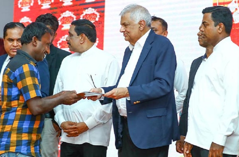 சிங்கள பிரதேசத்தில் 41,960 காணி உறுதிகள் வழங்கி வைப்பு!