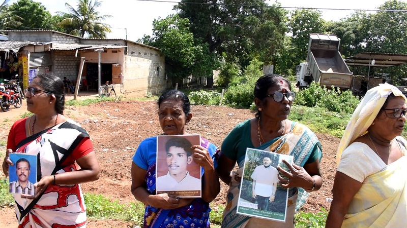 காணாமல் ஆக்கப்பட்டோரின் உறவுகளால் கிளிநொச்சியில் கவனயீர்ப்பு போராட்டம்