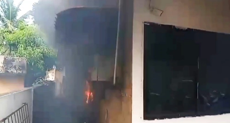 கிளிநொச்சியில் வர்த்தக நிலையம் ஒன்றில் தீ விபத்து!