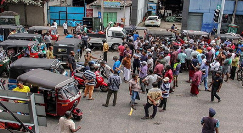 எரிபொருள் நிரப்பு நிலையத்தில் கடும் மோதல்! 