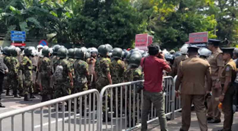 மீண்டும் ஆயிரக்கணக்கான ஆர்ப்பாட்டக்காரர்களால் முடங்கிய கொழும்பு!