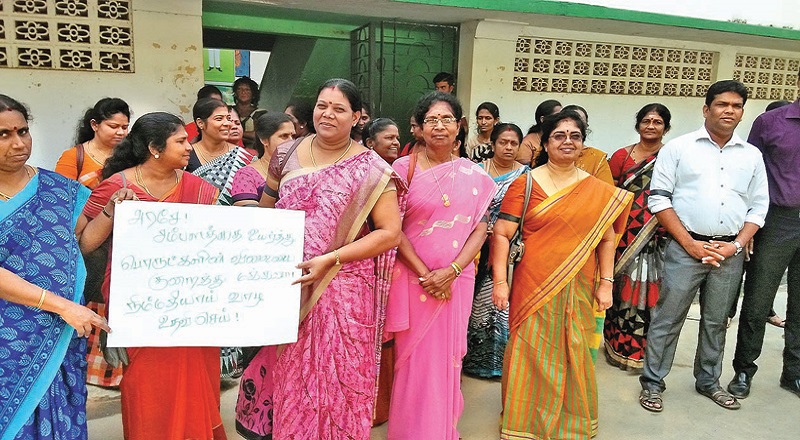 போராட்டத்தின்போது உயிரிழந்த ஆசிரியைக்கு வடமாகாண பாடசாலைகளில் அஞ்சலி செலுத்துமாறு கோரிக்கை